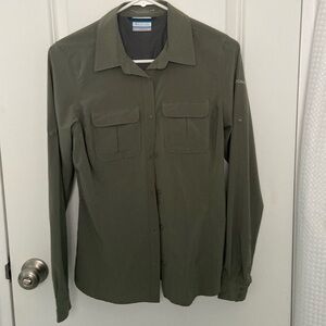 Columbia women’s Omni-shade green button down long sleeved shirt size XS